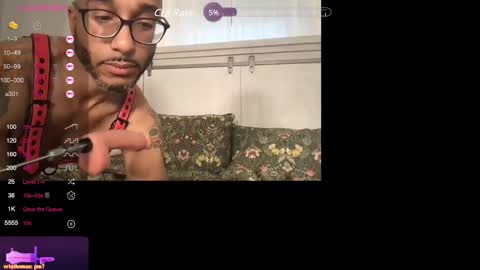 Snapshot of cloudedthot chatting on December 3, 9:01 pm CloudedThots online show from December 3, 9:01 pm