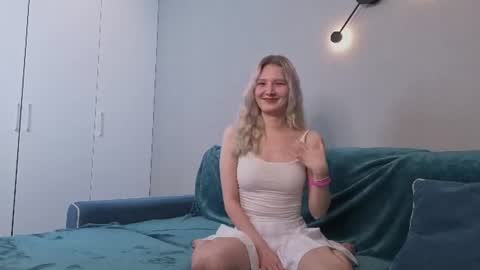 Snapshot of cloudyyangel chatting on July 13, 8:11 pm Angel online show from July 13, 8:11 pm