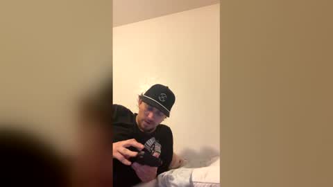 Snapshot of cloudyydayzz chatting on February 11, 4:39 am tallhungandcloudy online show from February 11, 4:39 am