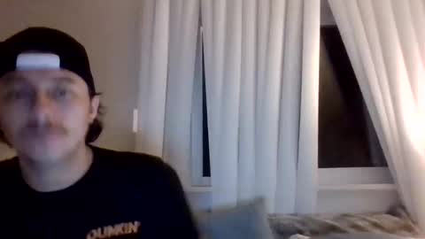 Snapshot of cloudyydayzz chatting on February 21, 9:54 am tallhungandcloudy online show from February 21, 9:54 am