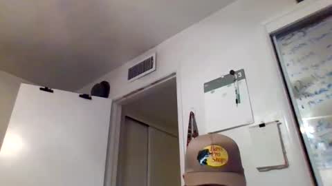 Snapshot of cloudyydayzz chatting on March 10, 4:28 am tallhungandcloudy online show from March 10, 4:28 am