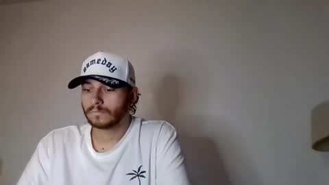 Snapshot of cloudyydayzz chatting on April 4, 4:22 am tallhungandcloudy online show from April 4, 4:22 am