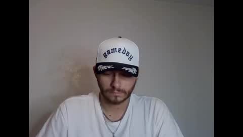 Snapshot of cloudyydayzz chatting on April 11, 9:46 am tallhungandcloudy online show from April 11, 9:46 am