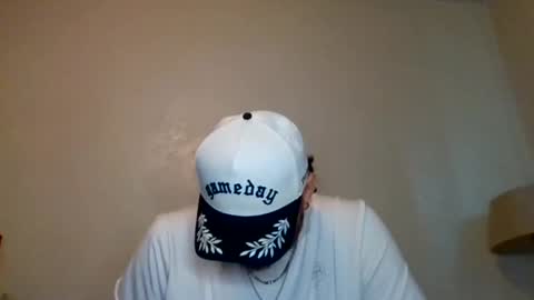 Snapshot of cloudyydayzz chatting on April 12, 10:37 pm tallhungandcloudy online show from April 12, 10:37 pm