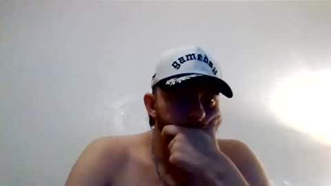 Snapshot of cloudyydayzz chatting on April 17, 4:26 am tallhungandcloudy online show from April 17, 4:26 am