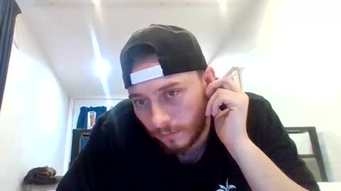 Snapshot of cloudyydayzz chatting on May 1, 9:08 pm tallhungandcloudy online show from May 1, 9:08 pm