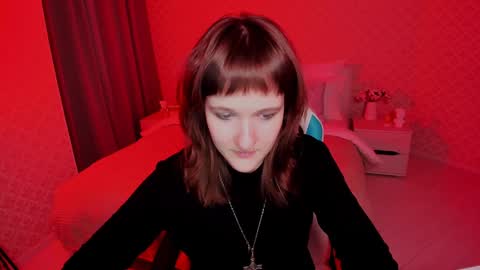 Snapshot of clover_red chatting on December 15, 6:59 pm Clover follow me online show from December 15, 6:59 pm