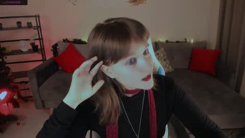 Snapshot of clover_red chatting on January 12, 6:27 pm Clover follow me online show from January 12, 6:27 pm