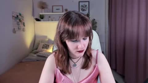 Snapshot of clover_red chatting on February 22, 2:30 pm Clover follow me online show from February 22, 2:30 pm