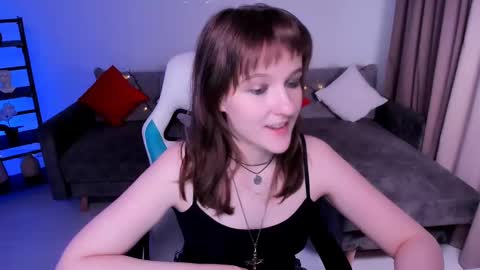 Snapshot of clover_red chatting on March 12, 3:51 pm Clover follow me online show from March 12, 3:51 pm