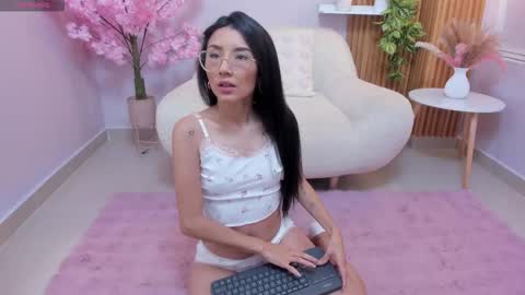 Snapshot of cloy_baby chatting on October 13, 10:15 am Eilyn online show from October 13, 10:15 am