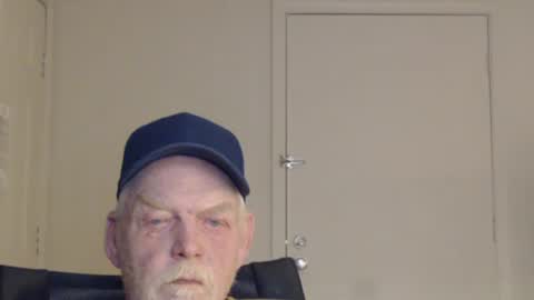 Snapshot of cockreadynow4u chatting on January 25, 12:38 am cockreadynow4u online show from January 25, 12:38 am