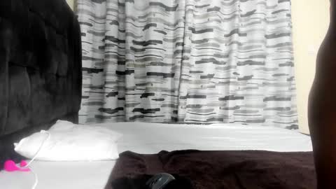 Snapshot of coco_leila chatting on February 9, 3:11 am coco_leila online show from February 9, 3:11 am