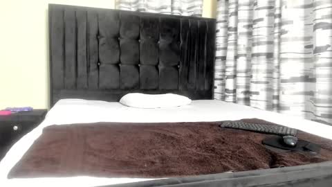 Snapshot of coco_leila chatting on February 15, 8:22 am coco_leila online show from February 15, 8:22 am