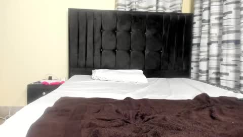 Snapshot of coco_leila chatting on February 26, 7:27 pm coco_leila online show from February 26, 7:27 pm