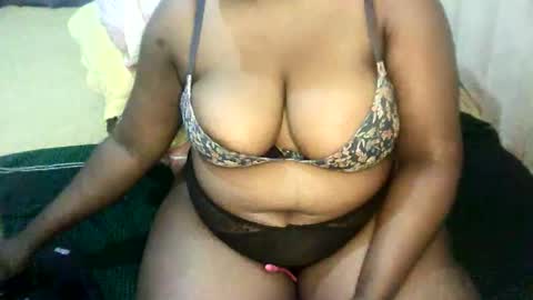 Snapshot of coco_vibes chatting on May 22, 12:55 pm Zuri online show from May 22, 12:55 pm