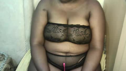 Snapshot of coco_vibes chatting on May 25, 12:44 pm Zuri online show from May 25, 12:44 pm