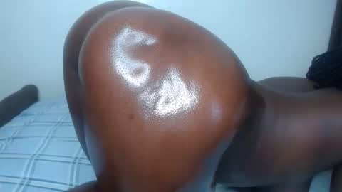 cocoa_devine online show from April 5, 11:40 am