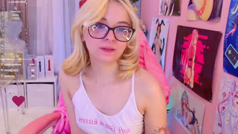 Mia online show from December 6, 4:36 am