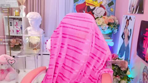 Mia online show from December 6, 10:41 pm