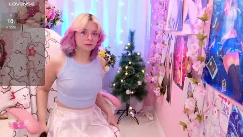 Snapshot of coconut_mia chatting on December 3, 3:43 pm Mia online show from December 3, 3:43 pm