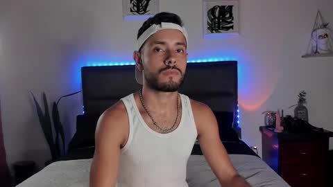 Snapshot of codyluke_ chatting on November 25, 4:23 am Cody Luke online show from November 25, 4:23 am