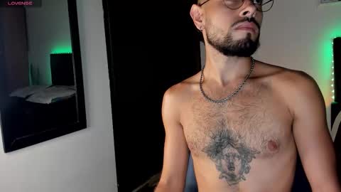 Snapshot of codyluke_ chatting on December 16, 5:12 am Cody Luke online show from December 16, 5:12 am