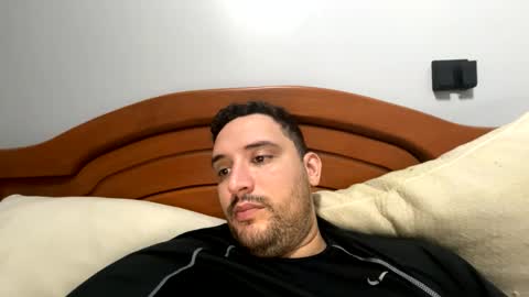 Snapshot of cohenda22 chatting on October 27, 2:54 pm Twitteer silvath97 cohendasilva12 online show from October 27, 2:54 pm