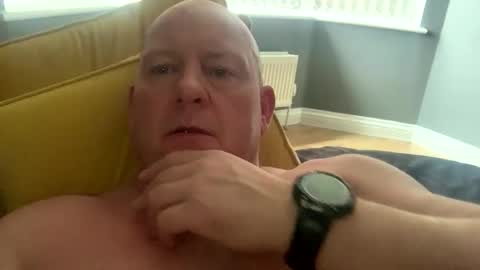 col4nows online show from October 15, 9:53 am