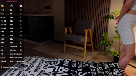 Carry online show from March 31, 12:38 pm