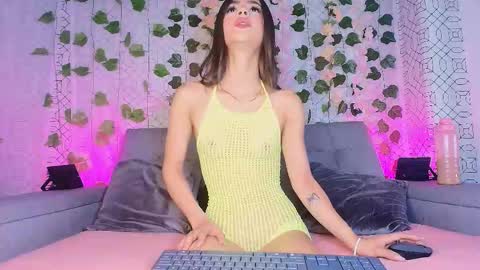 colett online show from October 11, 12:04 pm