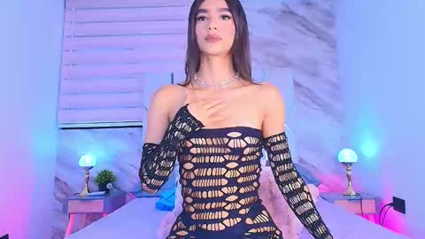 colett online show from November 23, 12:05 pm