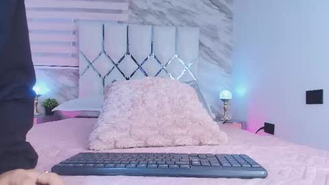 colett online show from November 29, 11:57 am