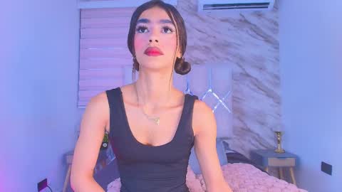 colett online show from April 14, 12:00 pm