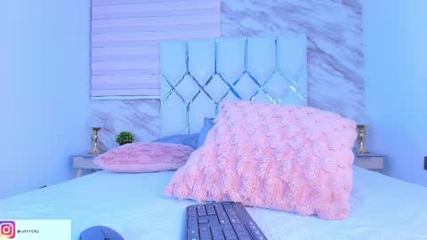 colett online show from April 17, 11:57 am