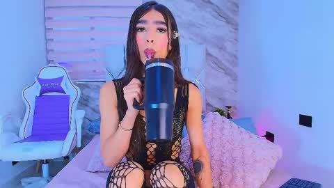colett online show from June 7, 11:58 am