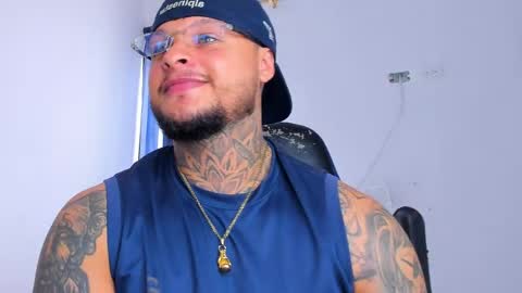 colin_fox1 online show from April 28, 4:01 pm