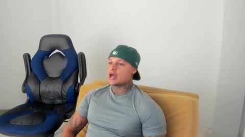 Snapshot of colin_prince2 chatting on December 4, 2:09 am COLIN online show from December 4, 2:09 am