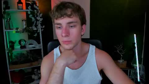 Snapshot of colin_storm chatting on June 21, 7:16 pm colin online show from June 21, 7:16 pm
