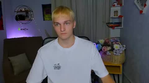 Snapshot of colin_storm chatting on July 2, 7:09 pm colin online show from July 2, 7:09 pm
