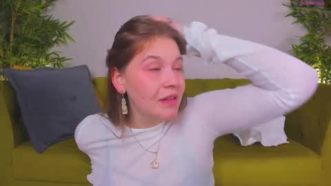 Collen Mon Tue Wed Thu Fri GMT 3 0300am - 0900am  online show from October 2, 4:47 pm