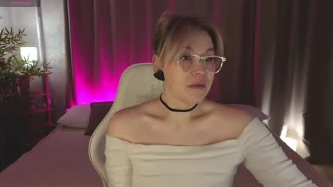 Collen Mon Tue Wed Thu Fri GMT 3 0300am - 0900am  online show from April 4, 4:59 pm