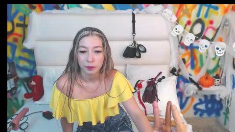 Snapshot of collins_aria chatting on October 9, 11:30 am valentina online show from October 9, 11:30 am