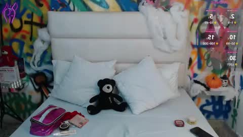 Snapshot of collins_aria chatting on October 16, 1:01 pm valentina online show from October 16, 1:01 pm