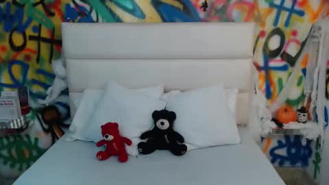 Snapshot of collins_aria chatting on October 17, 12:19 pm valentina online show from October 17, 12:19 pm