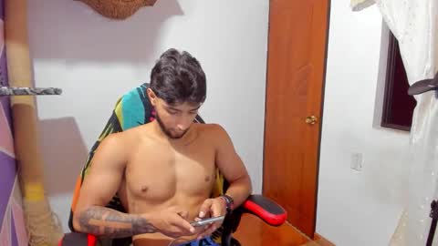 Snapshot of collins_emmett chatting on January 7, 8:11 pm EMMETT COLLINS online show from January 7, 8:11 pm