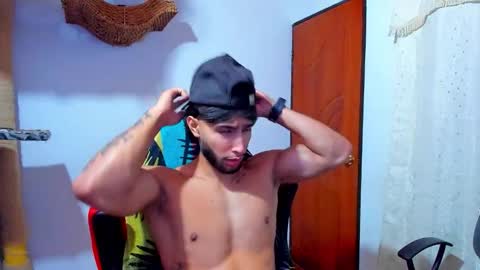 Snapshot of collins_emmett chatting on February 14, 5:48 am EMMETT COLLINS online show from February 14, 5:48 am