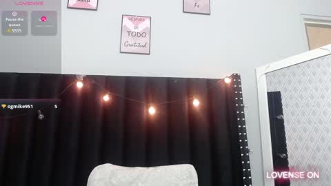 Snapshot of colombia_mommy_ chatting on December 12, 12:33 pm GRETCHEN online show from December 12, 12:33 pm