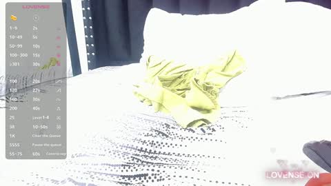 Snapshot of colombia_mommy_ chatting on December 22, 4:59 pm GRETCHEN online show from December 22, 4:59 pm