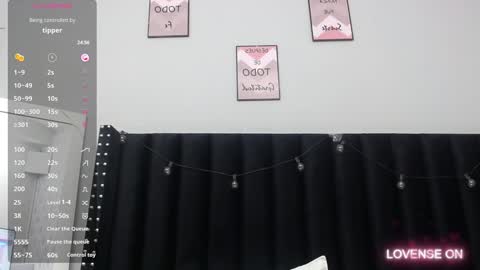 Snapshot of colombia_mommy_ chatting on December 23, 12:30 pm GRETCHEN online show from December 23, 12:30 pm
